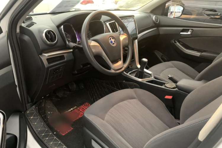Used Venucia T70 2016 1.6L Manual Ruixing Edition Interior 2