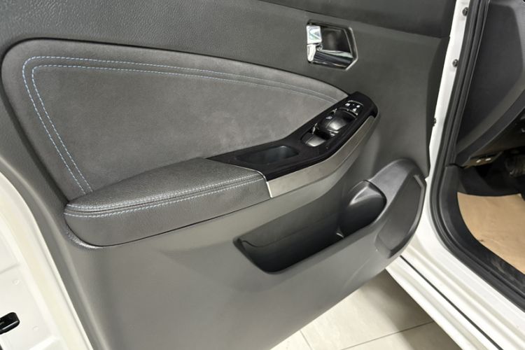 Used Venucia T70 2016 2.0L CVT Smart Choice Edition Interior 2