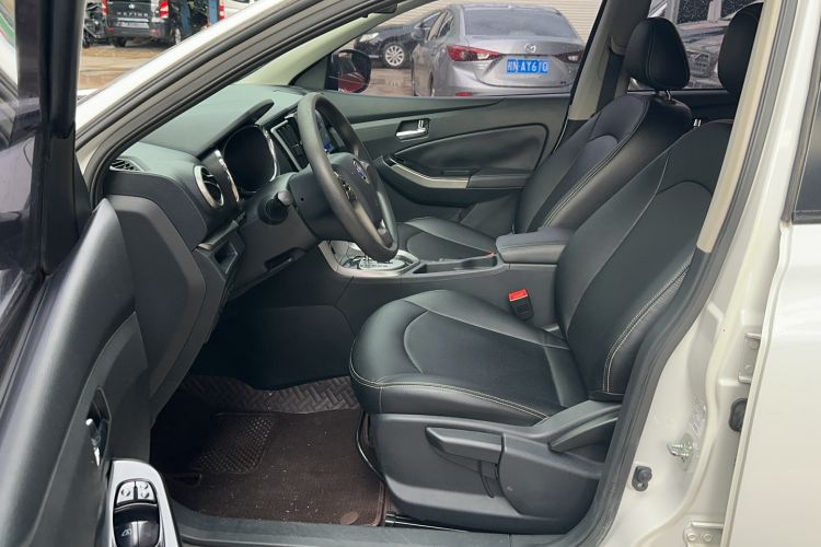 Used Venucia T70 2016 2.0L CVT Smart Choice Edition Interior 2