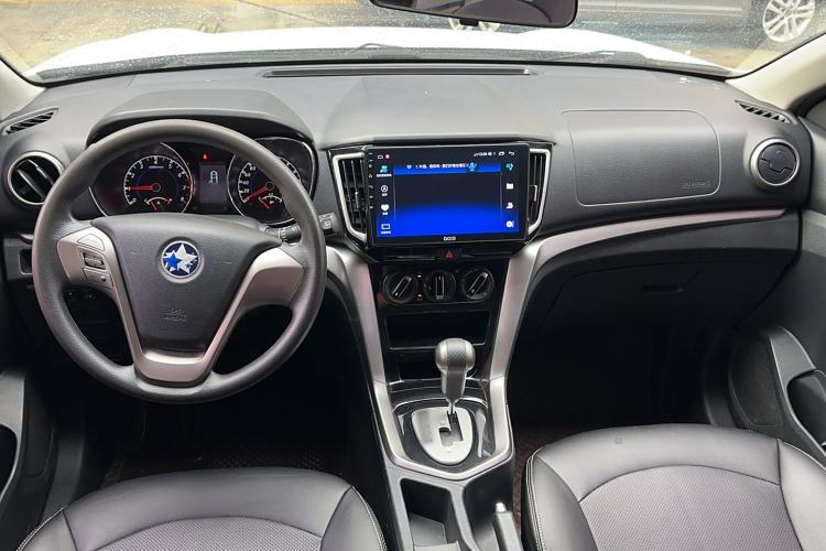 Used Venucia T70 2016 2.0L CVT Smart Choice Edition Interior 3