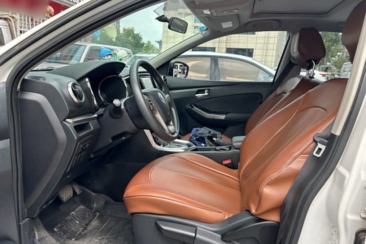 Used Venucia T70 2016 2.0L CVT Smart Edition Interior 4