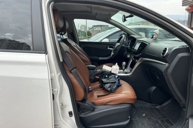 Used Venucia T70 2016 2.0L CVT Smart Edition Interior 7