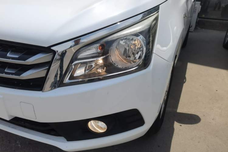 Used Venucia T70 2016 2.0L CVT Smart Choice Edition Left Front Headlight