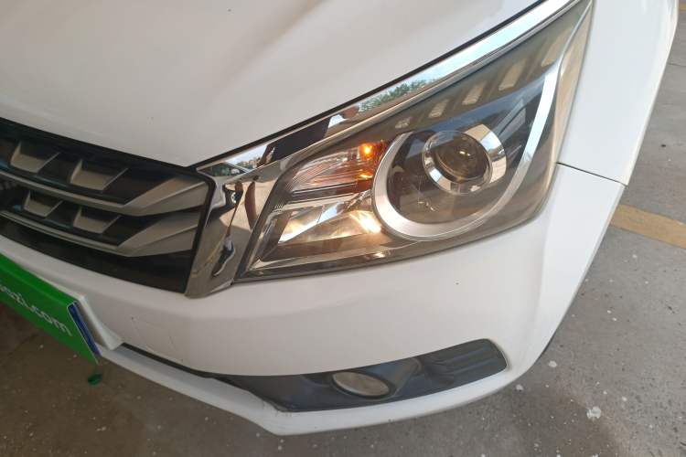 Used Venucia T70 2016 2.0L CVT Smart Edition Left Front Headlight
