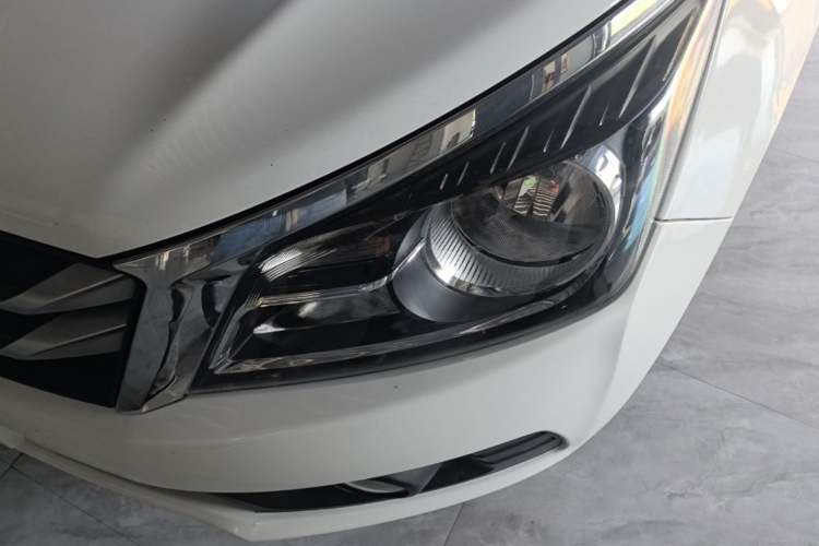 Used Venucia T70 2016 1.6L Manual Ruixing Edition Left Front Headlight