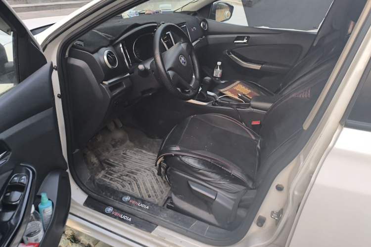 Used Venucia T70 2016 1.6L Manual Ruixing Edition Left Front Seat