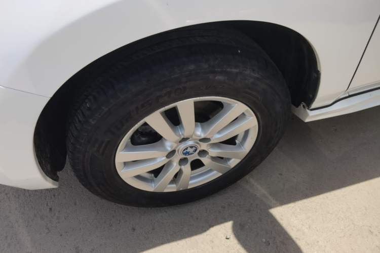 Used Venucia T70 2016 2.0L CVT Smart Choice Edition Left Front Wheel Hub