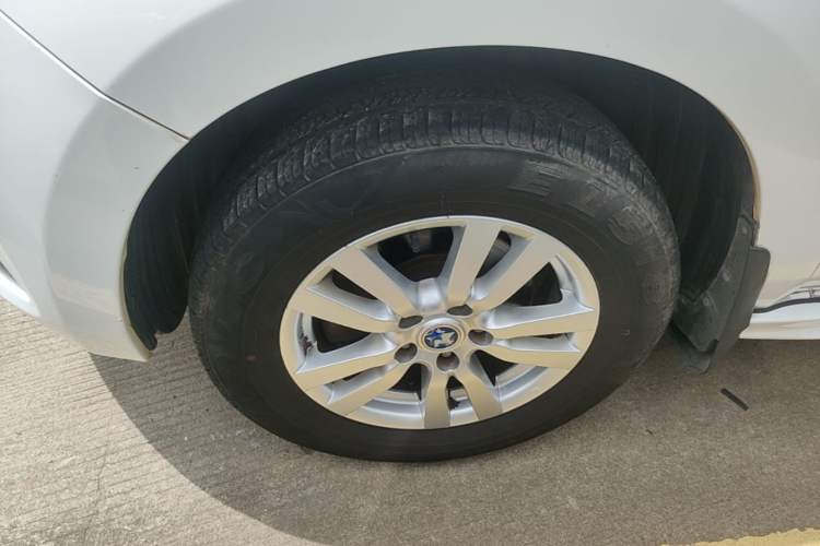 Used Venucia T70 2016 2.0L CVT Smart Choice Edition Left Front Wheel Hub