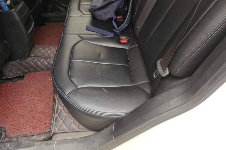 Used Venucia T70 2016 2.0L CVT Smart Choice Edition Left Rear Seat