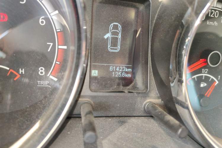 Used Venucia T70 2016 1.6L Manual Ruixing Edition Odometer Close Up