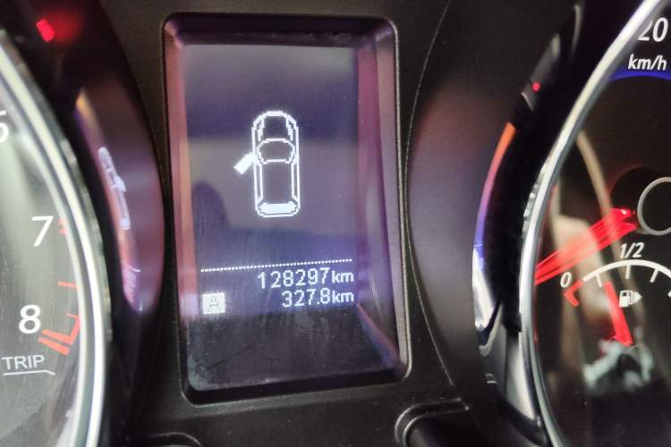Used Venucia T70 2016 2.0L Manual RuiXiang Edition Odometer Close Up