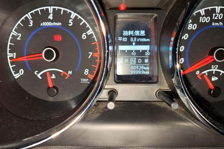Used Venucia T70 2016 2.0L CVT Smart Edition Odometer Close Up