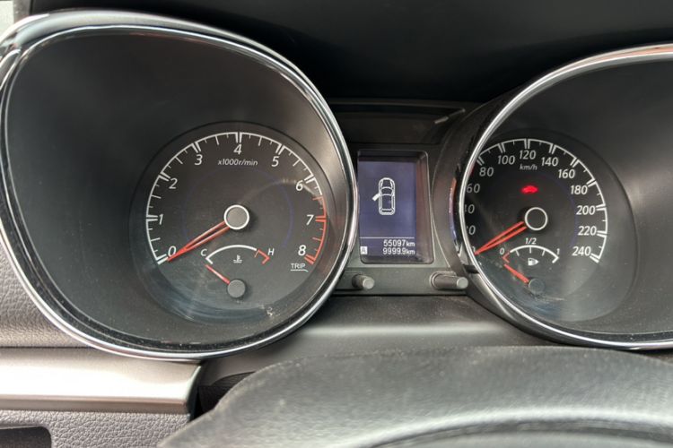 Used Venucia T70 2016 2.0L CVT Smart Edition Odometer Close Up