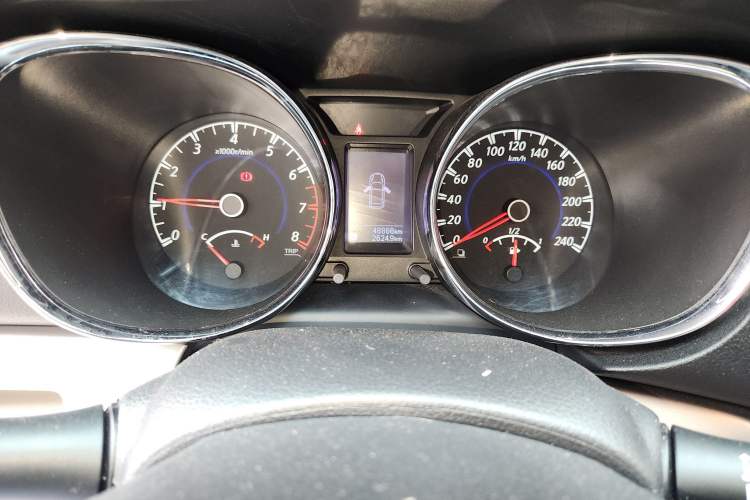 Used Venucia T70 2016 2.0L Manual RuiQu Version Odometer Close Up