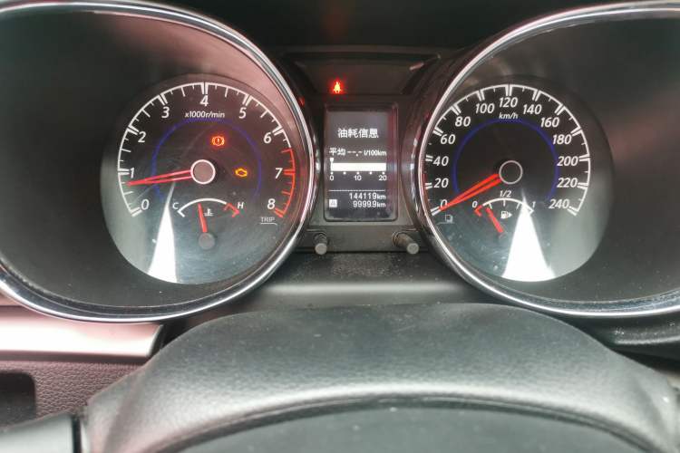 Used Venucia T70 2016 1.6L Manual Ruixing Edition Odometer Close Up