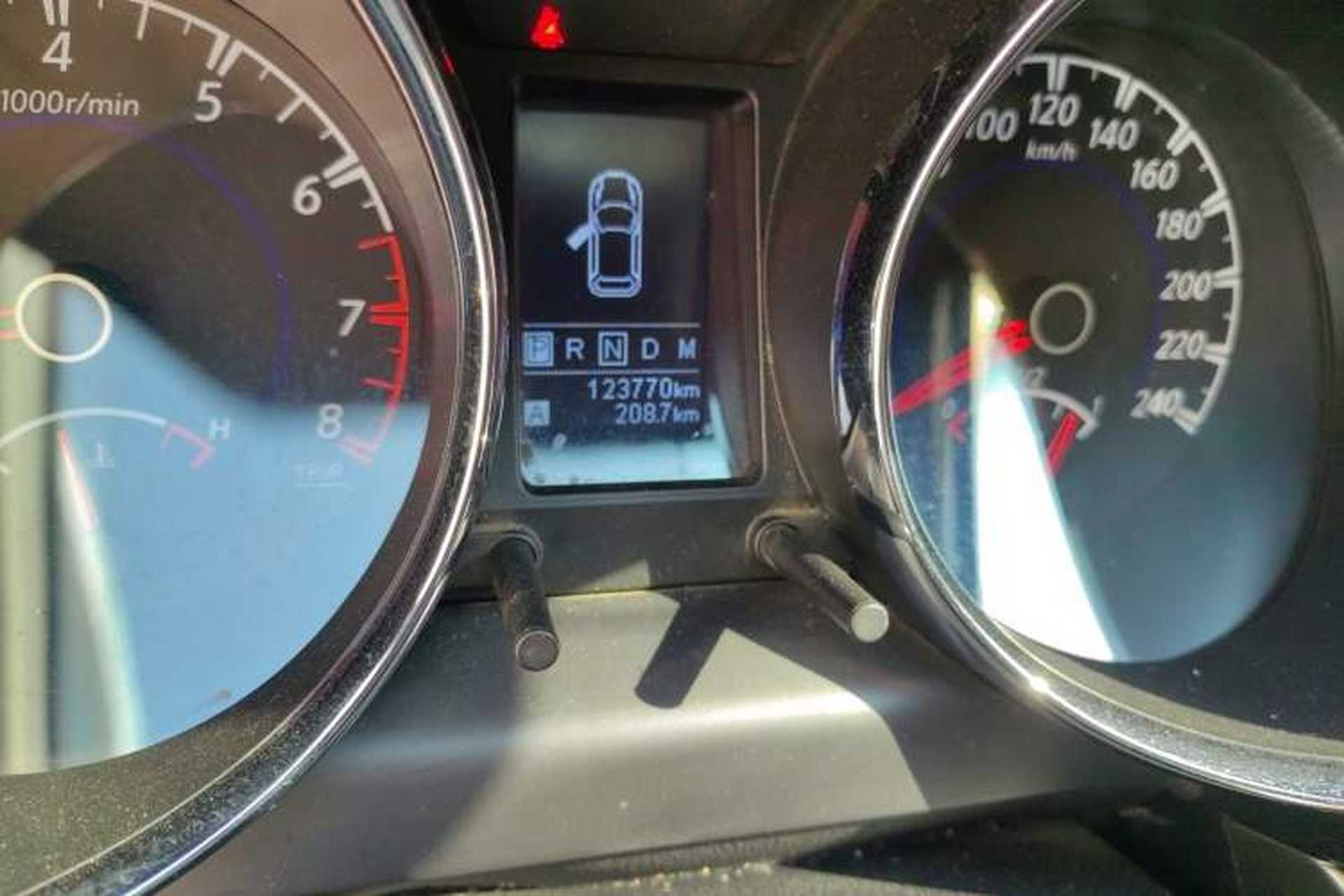 Used Venucia T70 2016 2.0L CVT Smart Edition Odometer Close Up