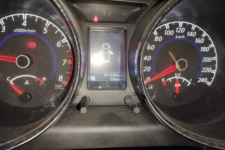 Used Venucia T70 2016 1.6L Manual Ruixing Edition Odometer Close Up