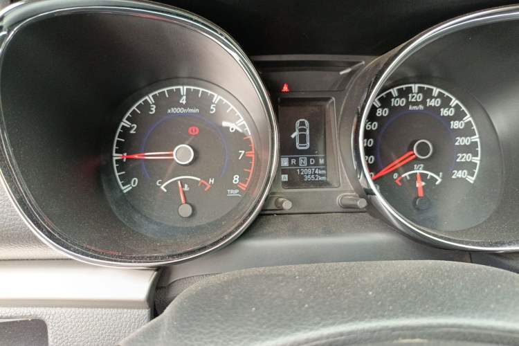 Used Venucia T70 2016 2.0L CVT Smart Choice Edition Odometer Close Up