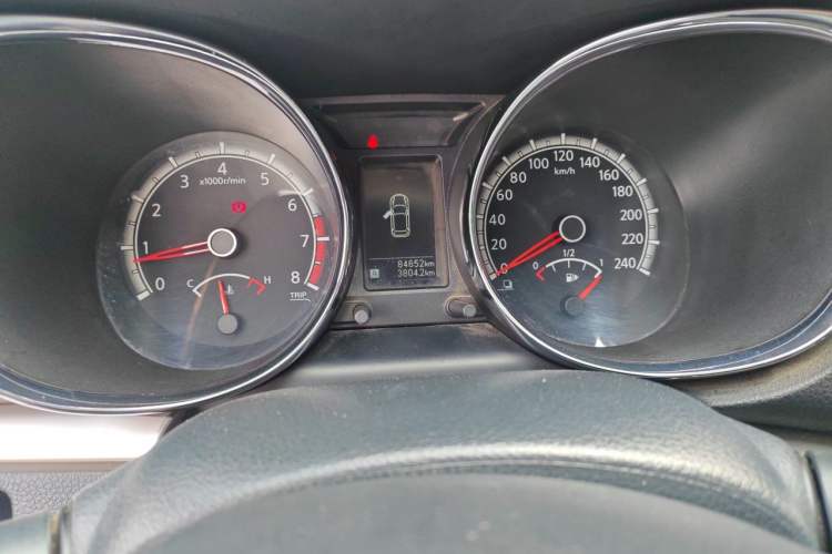 Used Venucia T70 2016 1.6L Manual Ruixing Edition Odometer Close Up