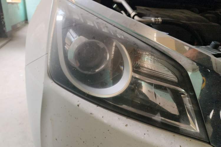Used Venucia T70 2016 2.0L CVT Smart Edition Right Front Headlight