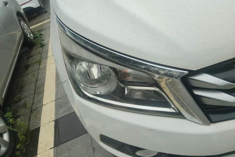 Used Venucia T70 2016 2.0L CVT Smart Choice Edition Right Front Headlight