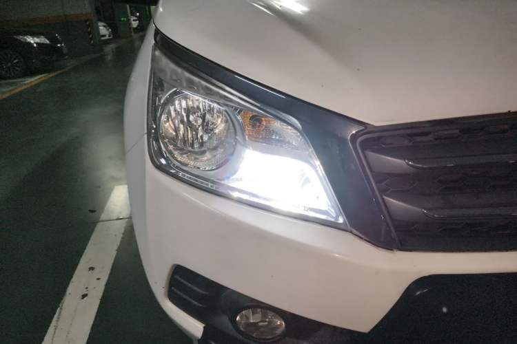 Used Venucia T70 2016 2.0L CVT Smart Choice Edition Right Front Headlight