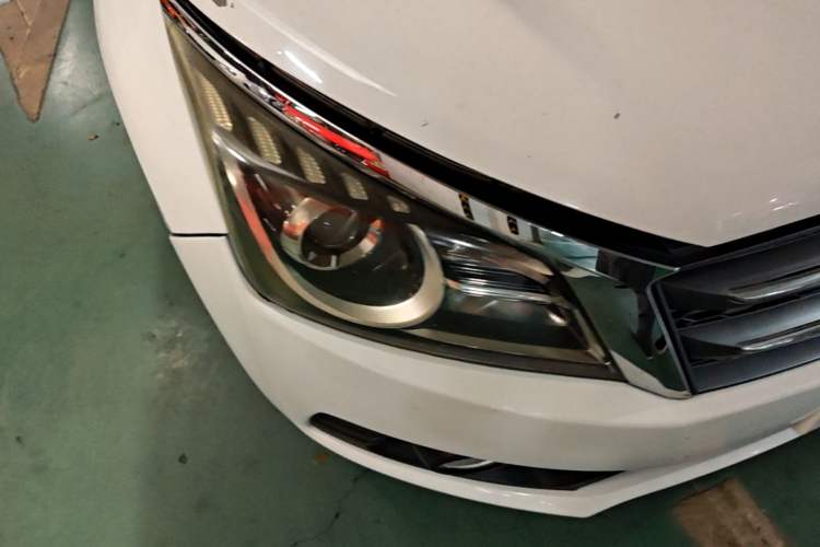 Used Venucia T70 2016 2.0L CVT Smart Edition Right Front Headlight