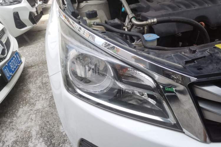 Used Venucia T70 2016 2.0L CVT Smart Choice Edition Right Front Headlight
