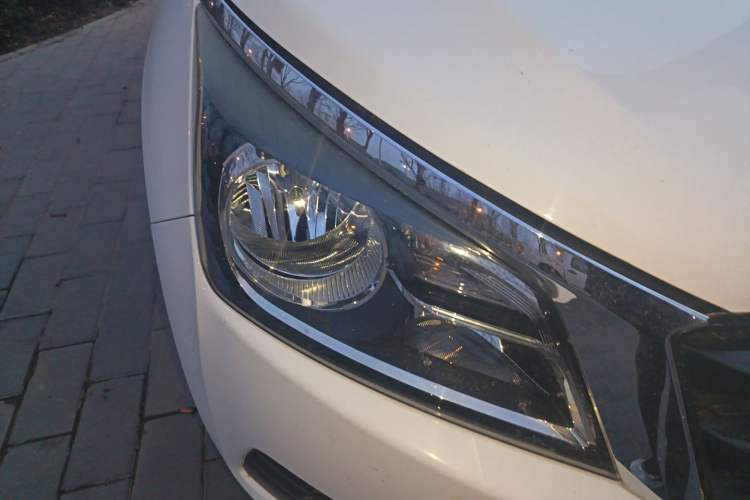 Used Venucia T70 2016 1.6L Manual Ruixing Edition Right Front Headlight