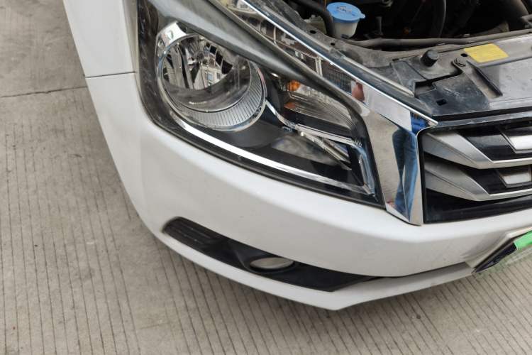Used Venucia T70 2016 2.0L Manual RuiQu Version Right Front Headlight