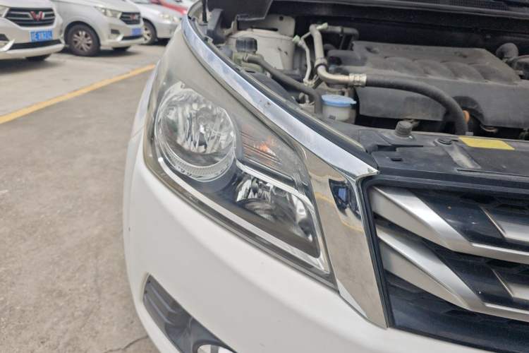 Used Venucia T70 2016 2.0L CVT Smart Choice Edition Right Front Headlight