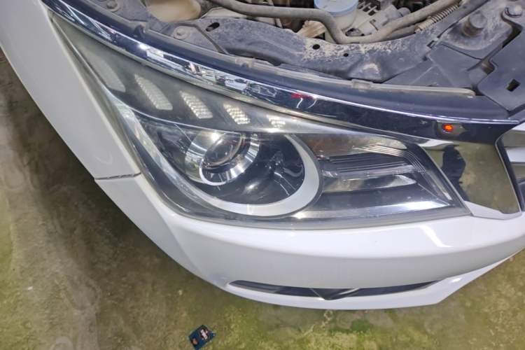 Used Venucia T70 2016 2.0L CVT Smart Edition Right Front Headlight