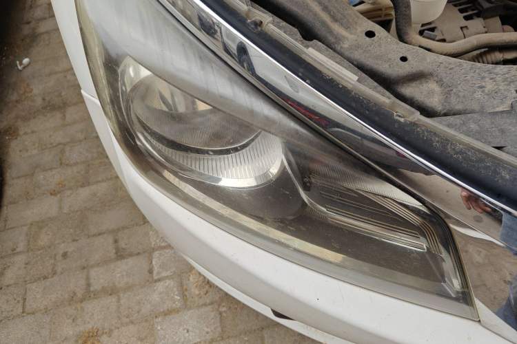 Used Venucia T70 2016 2.0L CVT Smart Choice Edition Right Front Headlight