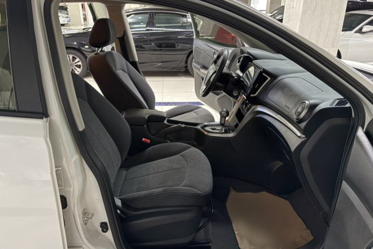 Used Venucia T70 2016 2.0L CVT Smart Choice Edition Right Front Seat