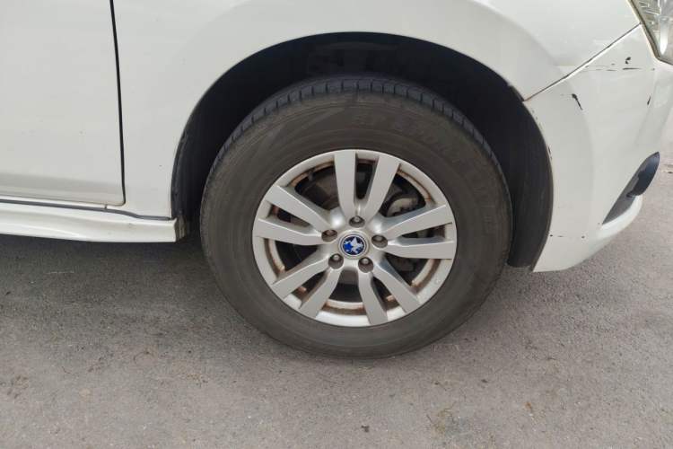 Used Venucia T70 2016 2.0L CVT Smart Choice Edition Right Front Wheel Hub