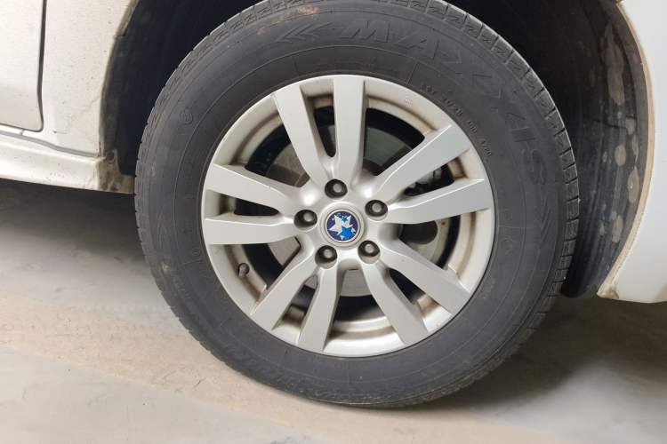 Used Venucia T70 2016 2.0L CVT Smart Edition Right Front Wheel Hub