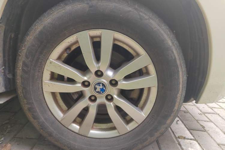 Used Venucia T70 2016 2.0L CVT Smart Choice Edition Right Front Wheel Hub