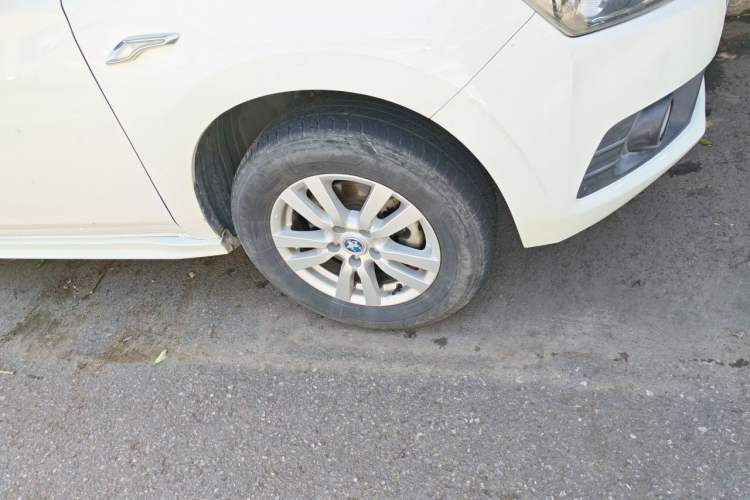 Used Venucia T70 2016 2.0L CVT Smart Choice Edition Right Front Wheel Hub