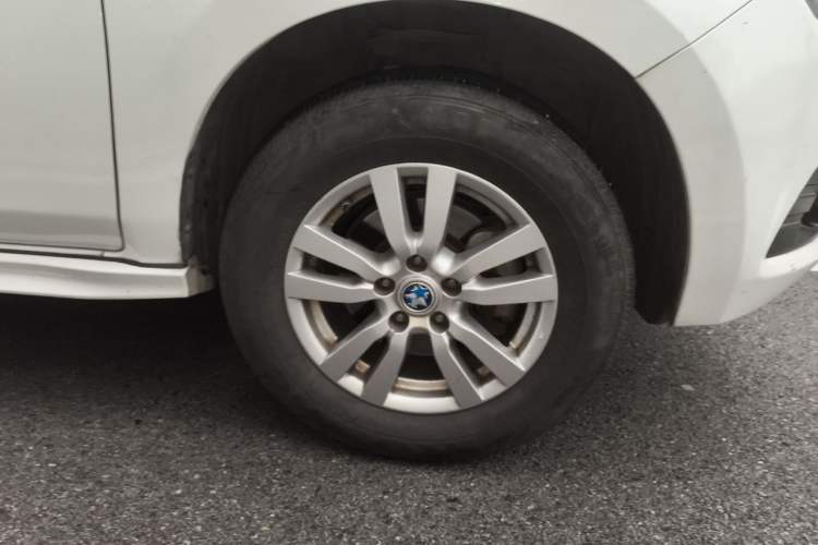 Used Venucia T70 2016 2.0L CVT Smart Choice Edition Right Front Wheel Hub
