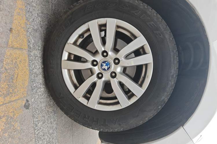 Used Venucia T70 2016 2.0L CVT Smart Choice Edition Right Front Wheel Hub