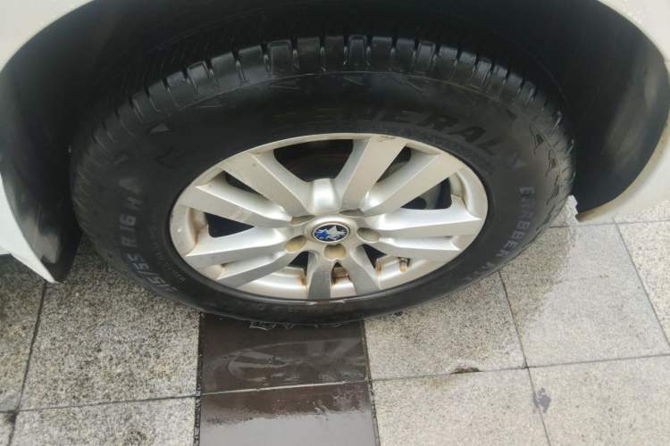 Used Venucia T70 2016 2.0L CVT Smart Choice Edition Right Front Wheel Hub