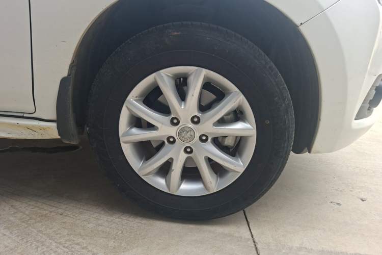 Used Venucia T70 2016 1.6L Manual Ruixing Edition Right Front Wheel Hub