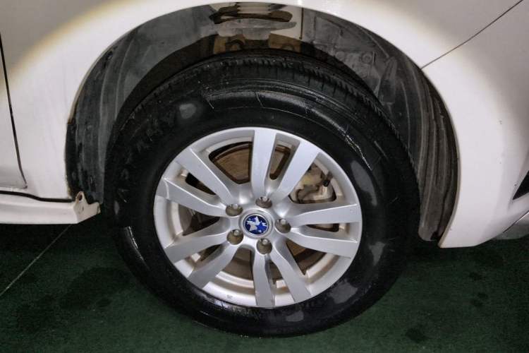 Used Venucia T70 2016 2.0L CVT Smart Choice Edition Right Front Wheel Hub