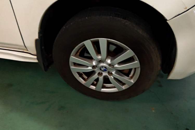 Used Venucia T70 2016 2.0L CVT Smart Edition Right Front Wheel Hub