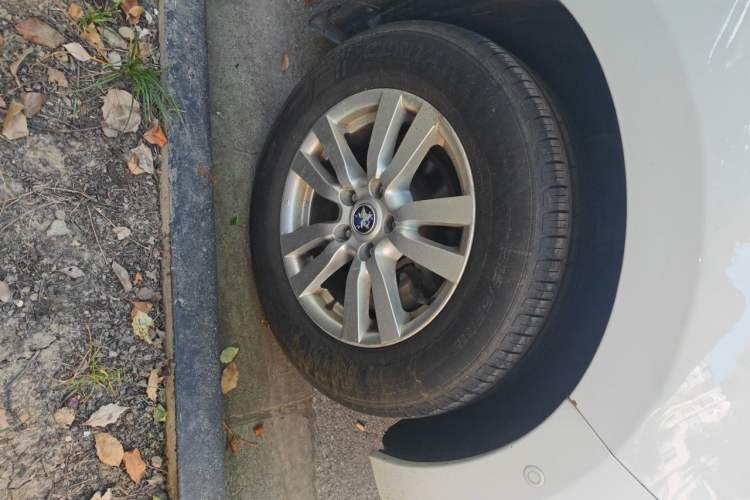 Used Venucia T70 2016 2.0L CVT Smart Choice Edition Right Front Wheel Hub