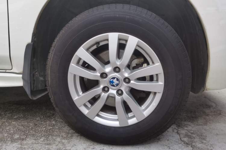 Used Venucia T70 2016 2.0L CVT Smart Choice Edition Right Front Wheel Hub