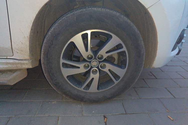 Used Venucia T70 2016 1.6L Manual Ruixing Edition Right Front Wheel Hub