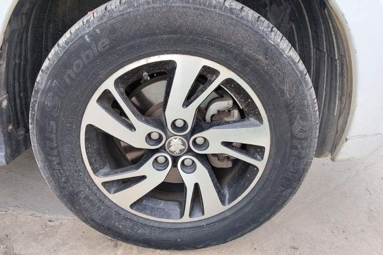 Used Venucia T70 2016 1.6L Manual Ruixing Edition Right Front Wheel Hub