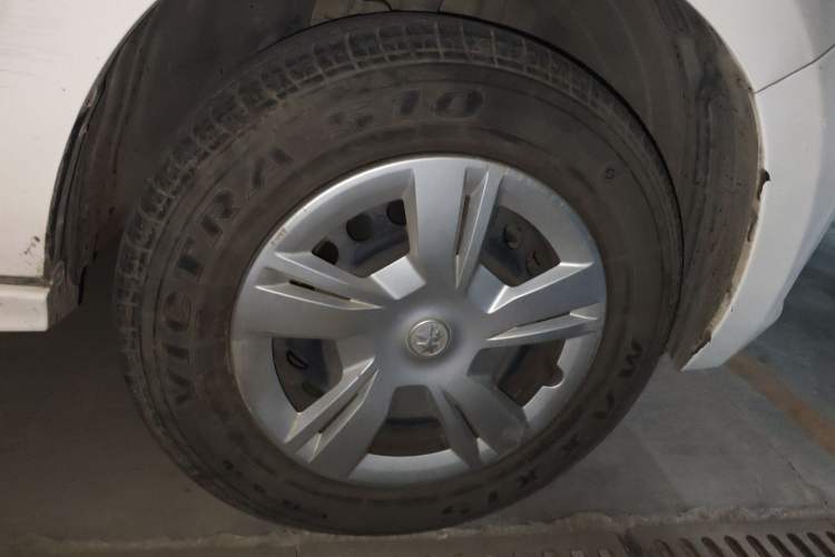 Used Venucia T70 2016 1.6L Manual Ruixing Edition Right Front Wheel Hub