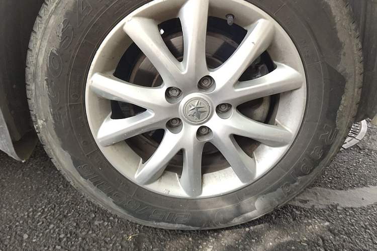 Used Venucia T70 2016 1.6L Manual Ruixing Edition Right Front Wheel Hub